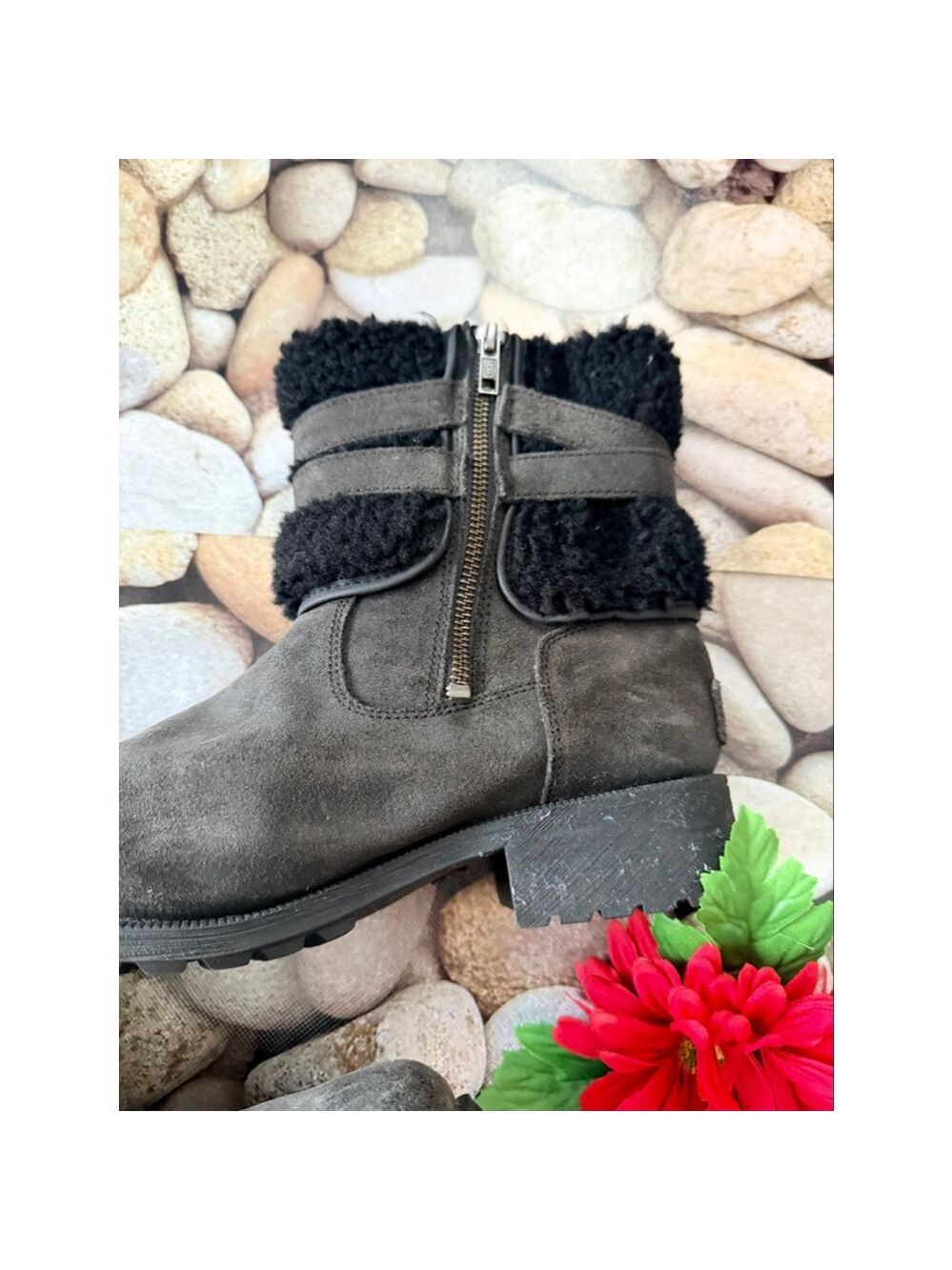 UGG WINTER BOOTS-SIZE 9 - Picture 8 of 9